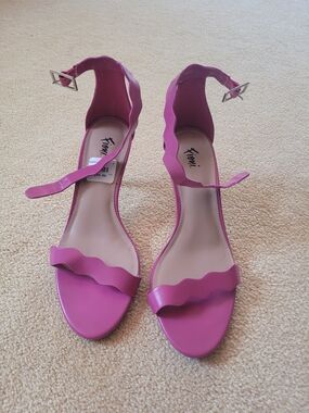 FIONI Women's Fuchsia Scallop Ankle-Strap Sandals